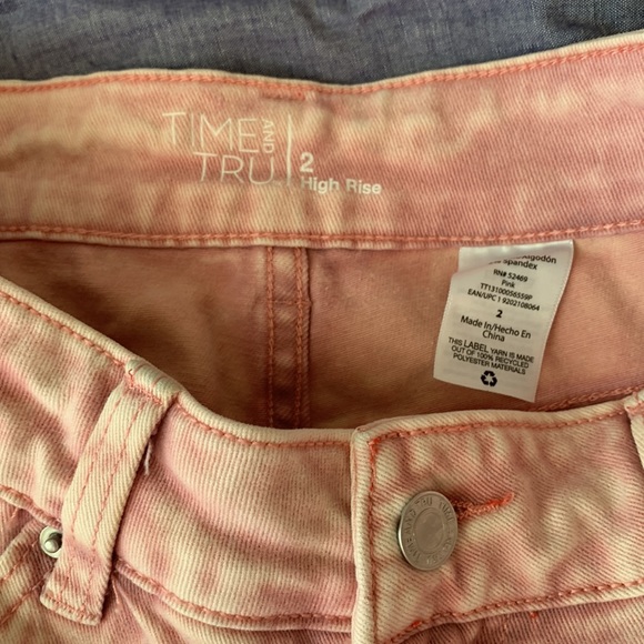 🚨 4 for $20 Time and Tru distressed high rise pink denim shorts - Picture 2 of 4